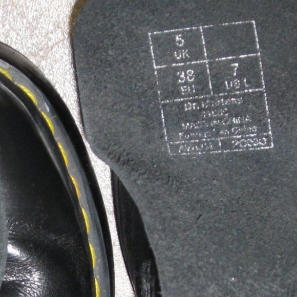 US Size 7 Women's Doc Martens 14 Hole Combat Boots - Picture 6 of 8